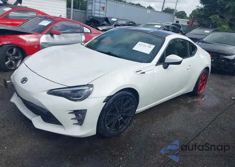2019 Toyota 86 z USA, uszkodzony, nr VIN JF1ZNAA14K8700488